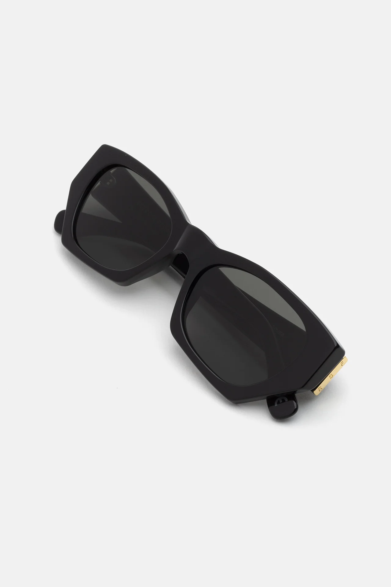 Amata Black - Image 4